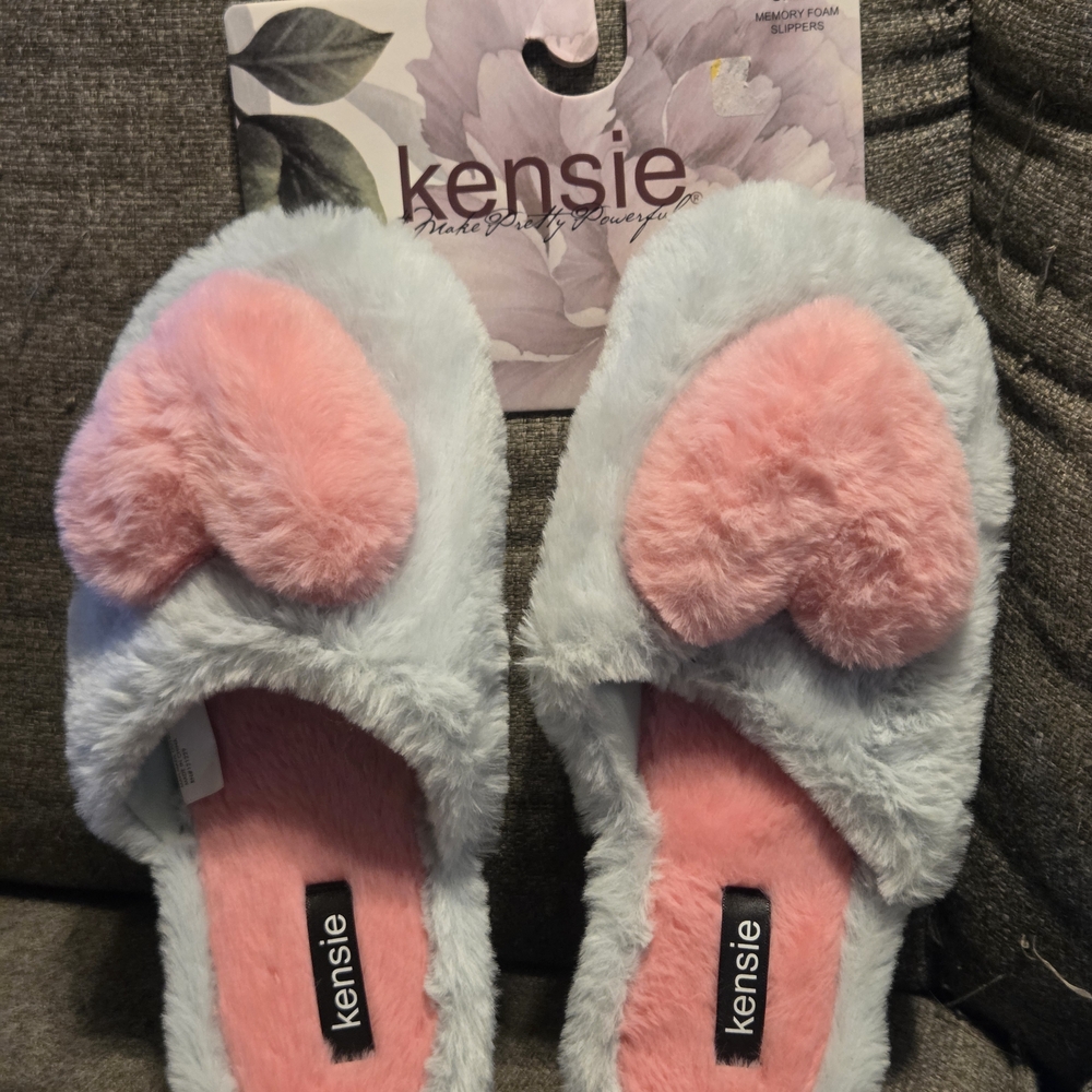 Kensie Size 8 Women's Blue Faux Fur And Pink Fuzzy Slippers